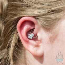 "Caeli" Prong-Set Faceted Gems Captive Bead Ring (CBR) -Starfire – Body Jewelry 40184 IndustrialStrengthCZCaeliClusterCaptiveBeadRingAsWornWCZ2