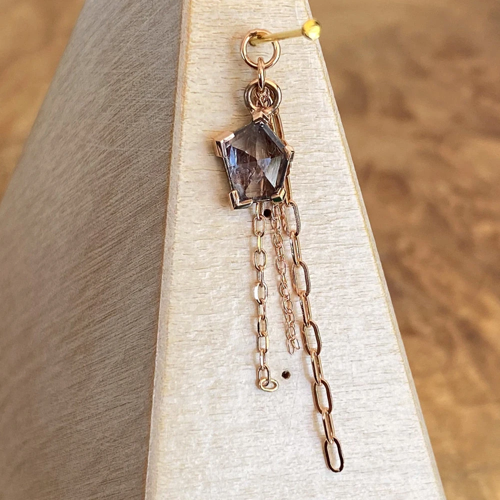 Geometric Cut Umba Origin Sapphire Chain Charm In Gold - 6.7mm 3 Geometric Cut Umba Origin Sapphire Chain Charm In Gold - 6.7mm